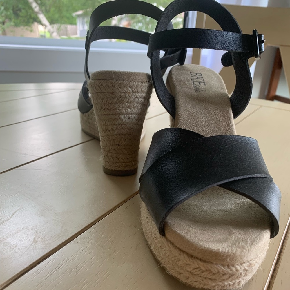 Size 9 BKE women’s wedge sandals.